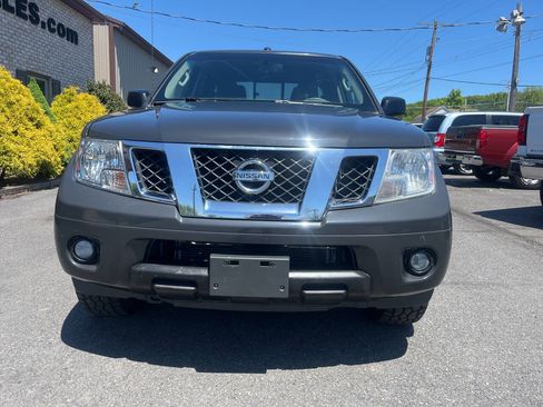 Used 2014 Nissan Frontier SV w/ SV Value Truck Package AWD/4WD image 3