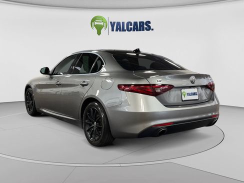 Used 2018 Alfa Romeo Giulia AWD image 3