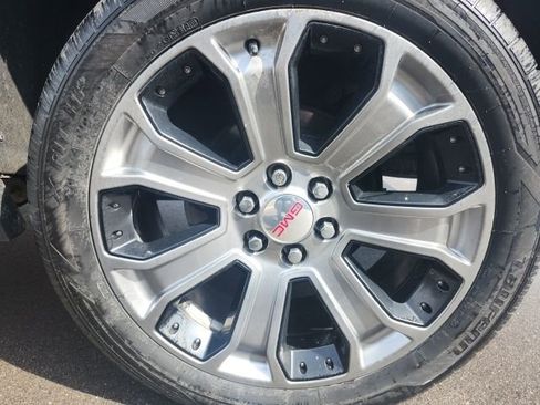 Used 2017 GMC Yukon SLT w/ Open Road Package image 9