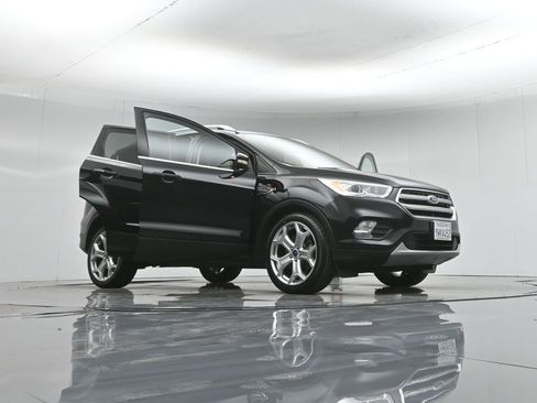 Certified 2017 Ford Escape Titanium w/ Equipment Group 301A FWD image 4