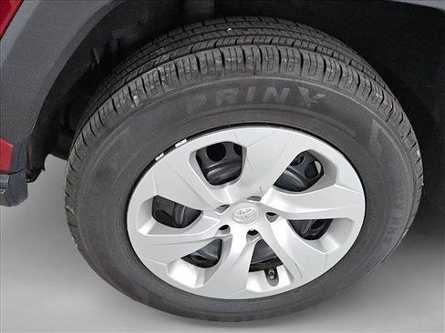 Used 2021 Toyota RAV4 LE FWD image 6