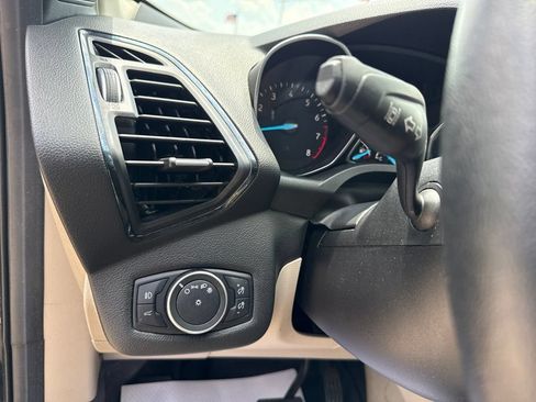 Used 2019 Ford Escape Titanium AWD/4WD image 12