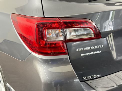Used 2018 Subaru Outback 2.5i Premium AWD/4WD image 35