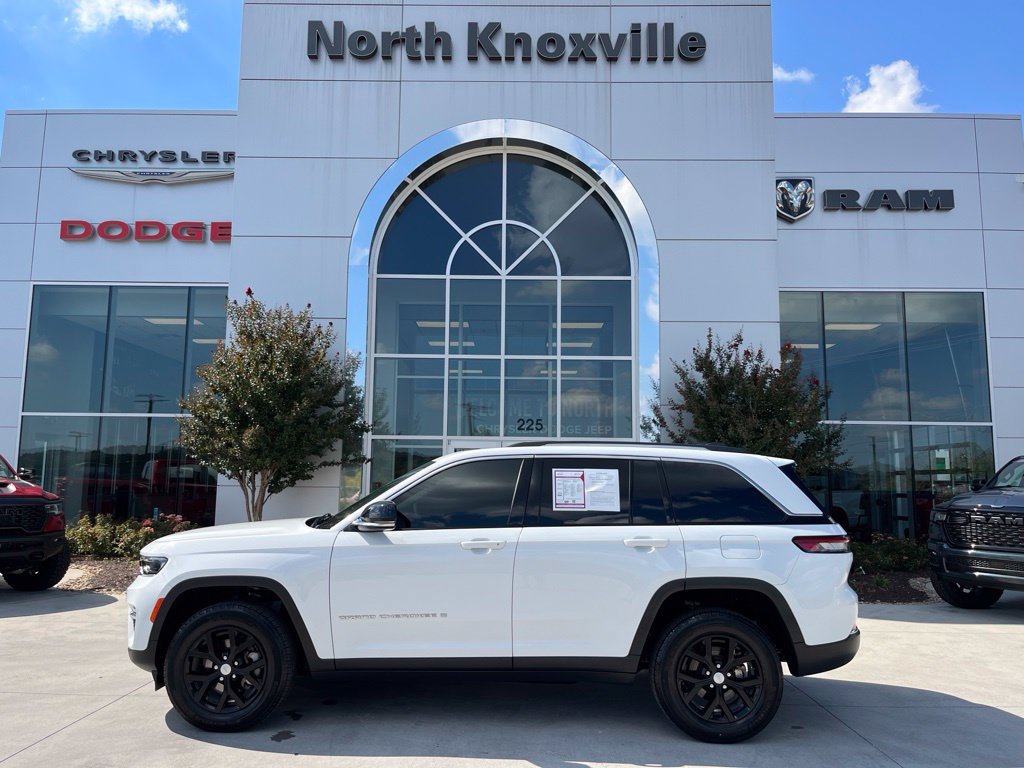Used 2023 Jeep Grand Cherokee Limited AWD/4WD image 2