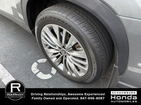 Used 2026 Toyota Highlander Platinum AWD/4WD image 5