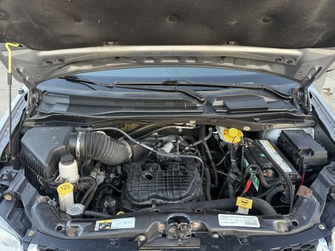 Used 2015 Dodge Grand Caravan SXT image 38