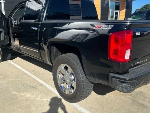 Used 2017 Chevrolet Silverado 1500 LTZ Z71 w/ LTZ Plus Package AWD/4WD image 2