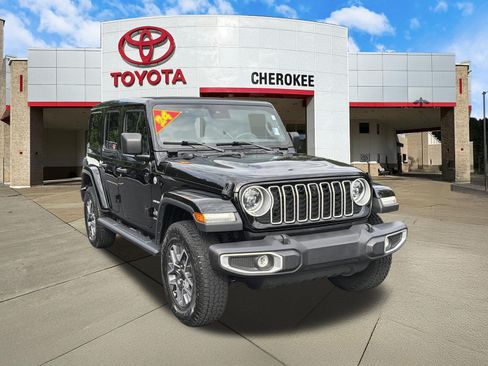 Used 2024 Jeep Wrangler Unlimited Sahara w/ Technology Group AWD/4WD image 3