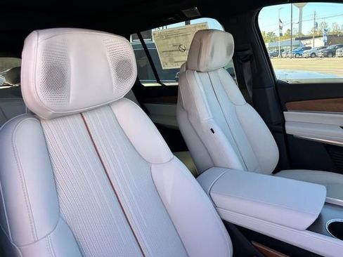 New 2026 Cadillac Vistiq Luxury AWD/4WD image 26
