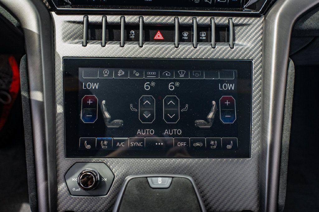 Used 2024 Lamborghini Urus Performante AWD/4WD image 36