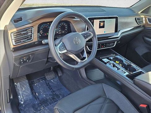 Used 2025 Volkswagen Atlas SE image 10