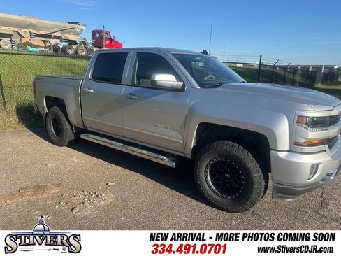 Used 2018 Chevrolet Silverado 1500 LT w/ All Star Edition AWD/4WD image 2