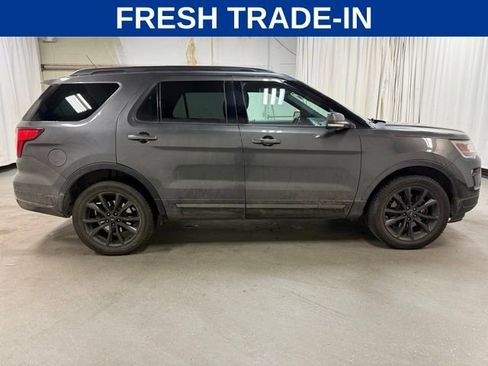 Used 2018 Ford Explorer XLT w/ Equipment Group 202A image 3