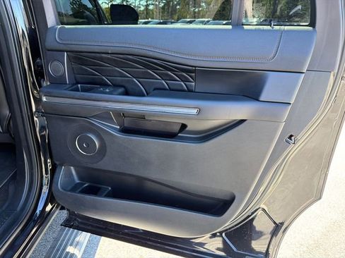 Used 2019 Ford Expedition Max Platinum image 16