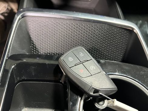 Used 2025 Chevrolet Equinox LT FWD image 36