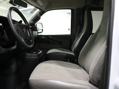 Used 2025 GMC Savana 3500 LT w/ LT Preferred Equipment Group RWD image 3