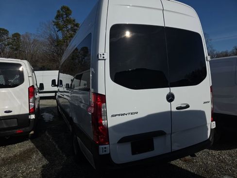 Used 2025 Mercedes-Benz Sprinter 2500 image 5