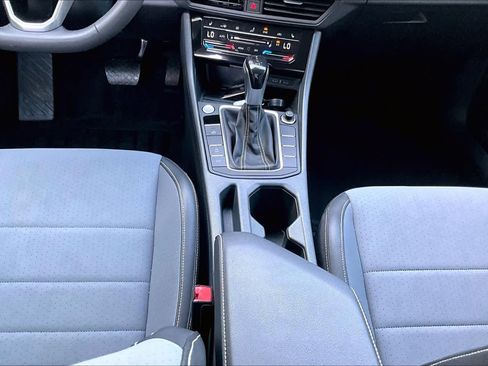 Used 2025 Volkswagen Jetta SE FWD image 17