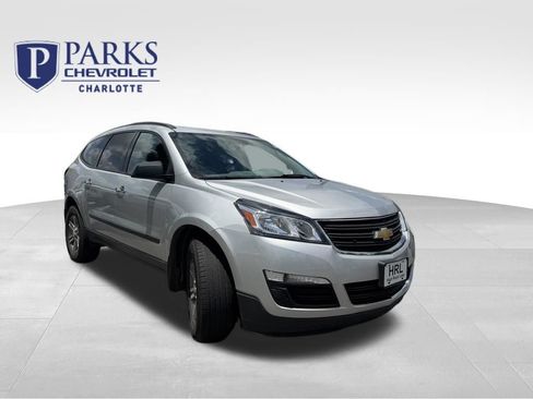 Used 2017 Chevrolet Traverse LS FWD image 1