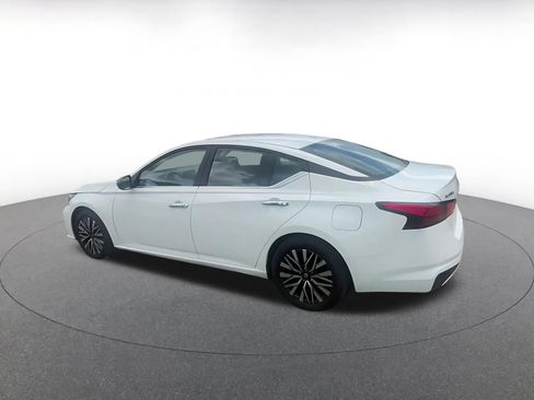 Used 2025 Nissan Altima 2.5 SV FWD image 10
