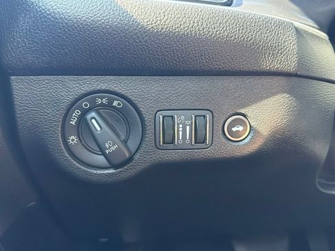 Used 2021 Dodge Challenger SXT w/ Driver Convenience Group RWD image 43