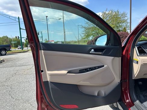 Used 2018 Hyundai Tucson SE AWD/4WD image 26