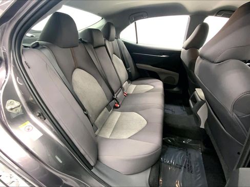 Used 2018 Toyota Camry LE image 13