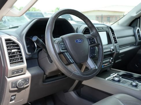 Used 2020 Ford Expedition XLT w/ Equipment Group 202A AWD/4WD image 12
