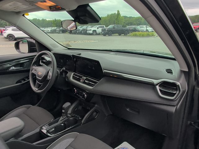 Used 2025 Chevrolet TrailBlazer LT AWD/4WD image 30