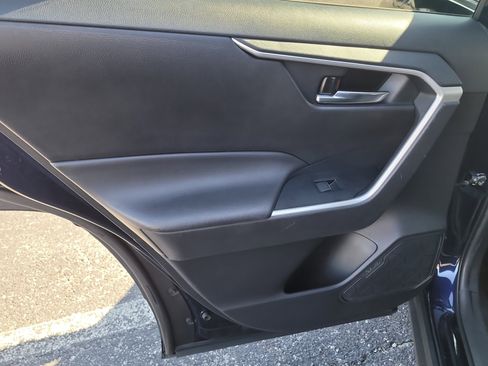 Used 2022 Toyota RAV4 XLE image 12