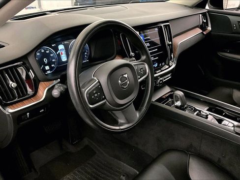 Used 2022 Volvo S60 B5 Momentum w/ Advanced Package image 12