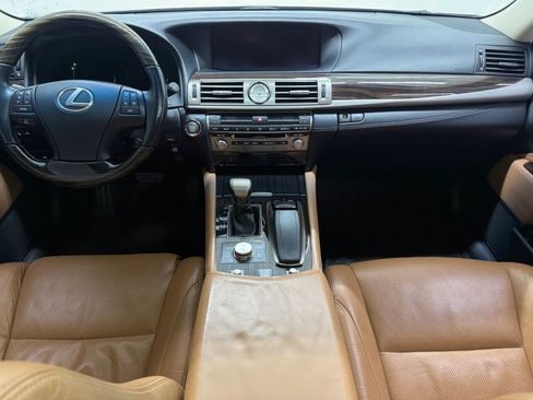 Used 2013 Lexus LS 460 w/ Comfort Pkg RWD image 3