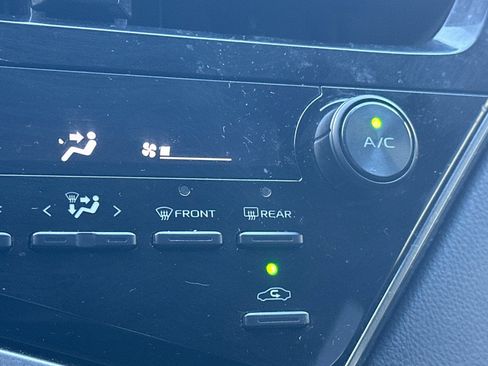 Used 2021 Toyota Camry SE FWD image 29