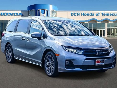New 2026 Honda Odyssey Touring image 3
