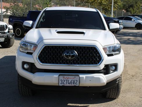 Used 2019 Toyota Tacoma TRD Sport AWD/4WD image 2