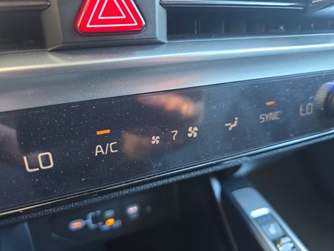 Certified 2025 Kia Sorento S FWD image 16