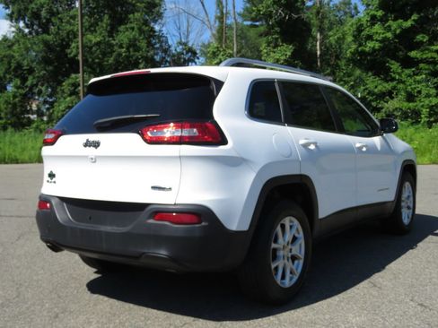 Used 2017 Jeep Cherokee Latitude w/ True North Edition AWD/4WD image 5