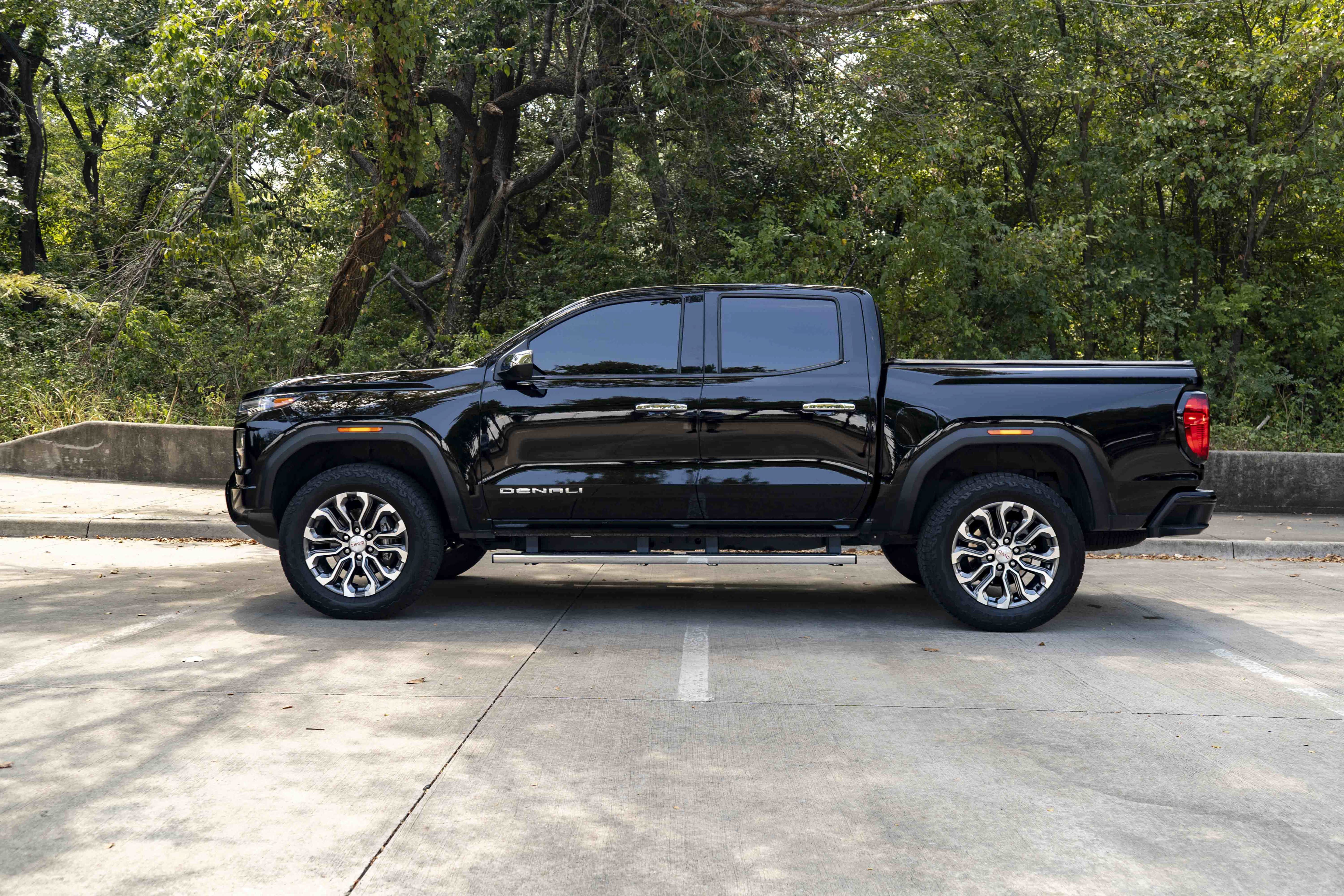 Used 2025 GMC Canyon Denali AWD/4WD image 6