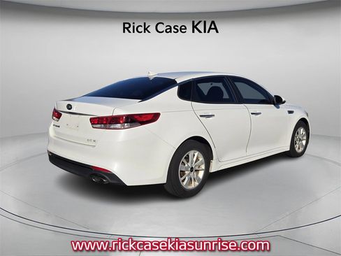 Used 2017 Kia Optima LX image 4