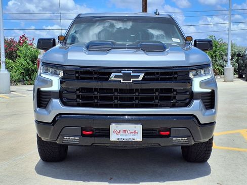 Used 2024 Chevrolet Silverado 1500 LT Trail Boss w/ LPO, Dark Essentials Package AWD/4WD image 2