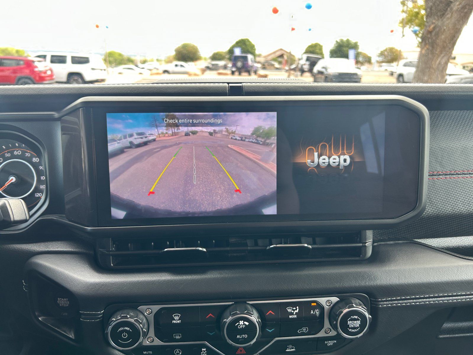 Used 2025 Jeep Wrangler Unlimited Rubicon AWD/4WD image 27