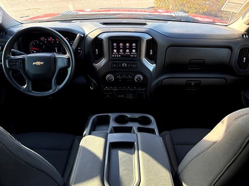 Used 2024 Chevrolet Silverado 2500 Custom w/ Custom Value Package image 4