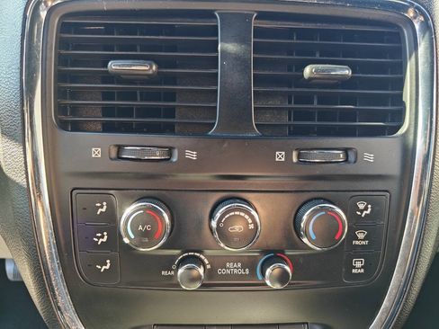 Used 2017 Dodge Grand Caravan SXT FWD image 14
