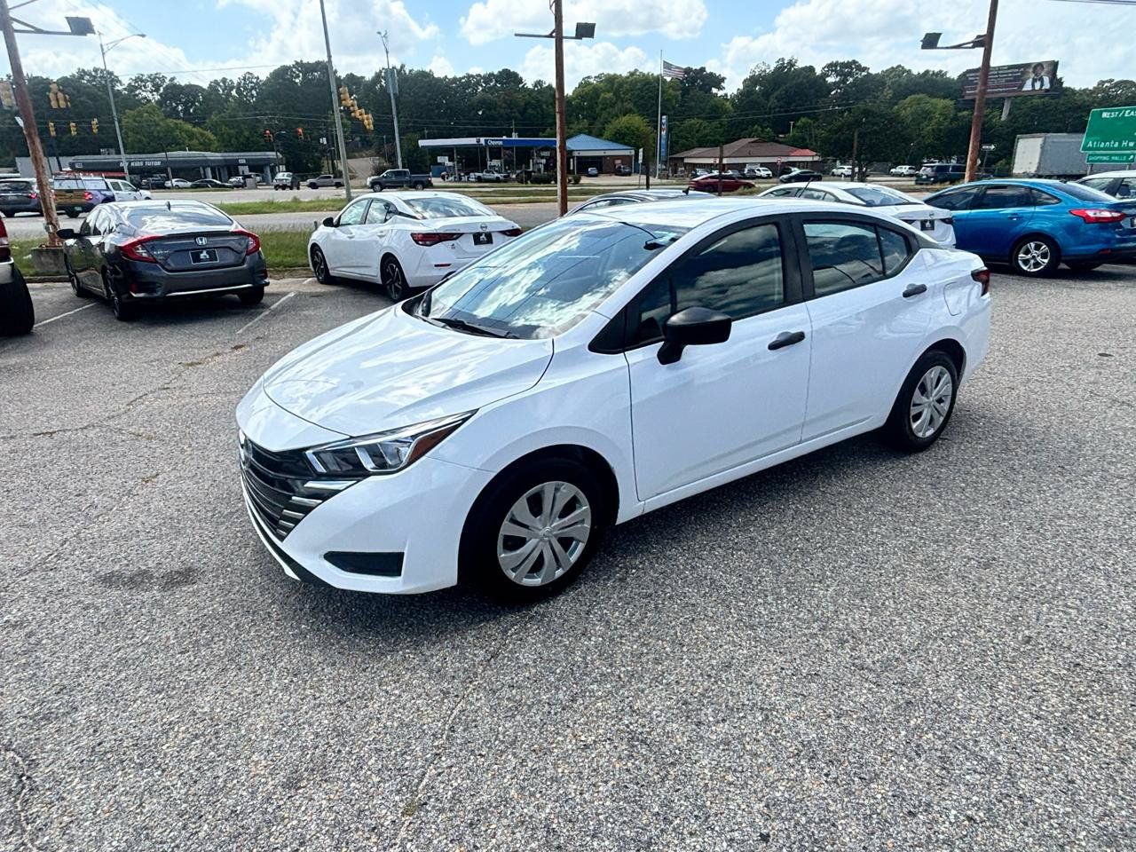 Used 2023 Nissan Versa S FWD image 9