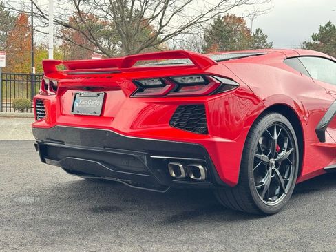 Used 2021 Chevrolet Corvette Stingray Coupe w/ Z51 Performance Package image 28