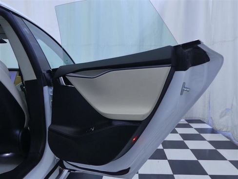 Used 2018 Tesla Model S 100D image 26