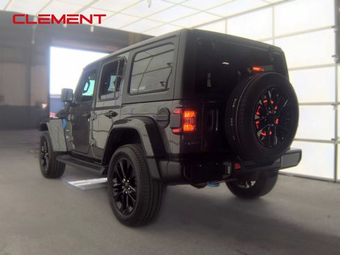 Used 2023 Jeep Wrangler Unlimited Sahara w/ Cold Weather Group AWD/4WD image 7