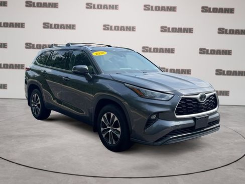 Used 2020 Toyota Highlander XLE AWD/4WD image 7
