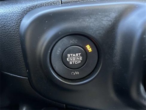 Used 2018 Jeep Wrangler Unlimited Sahara image 31