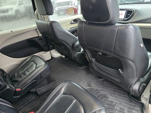 Used 2022 Chrysler Pacifica Touring-L image 27